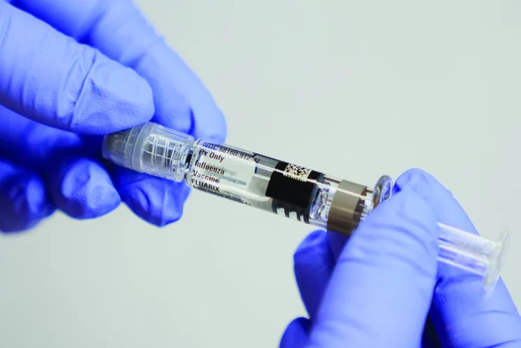 Top US doctors offer updated flu and COVID vaccine recommendations, aiming to ease confusion